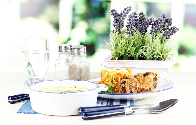 Zestaw potraw na stole